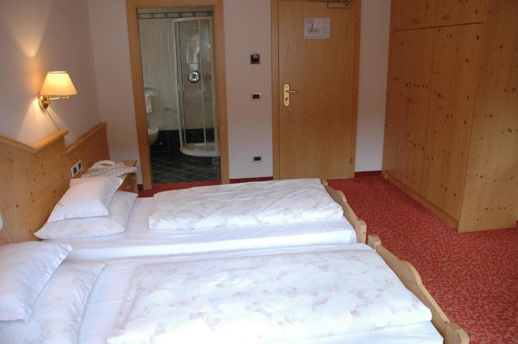 Hotel Falzares San Cassiano (Badia) Quarto foto