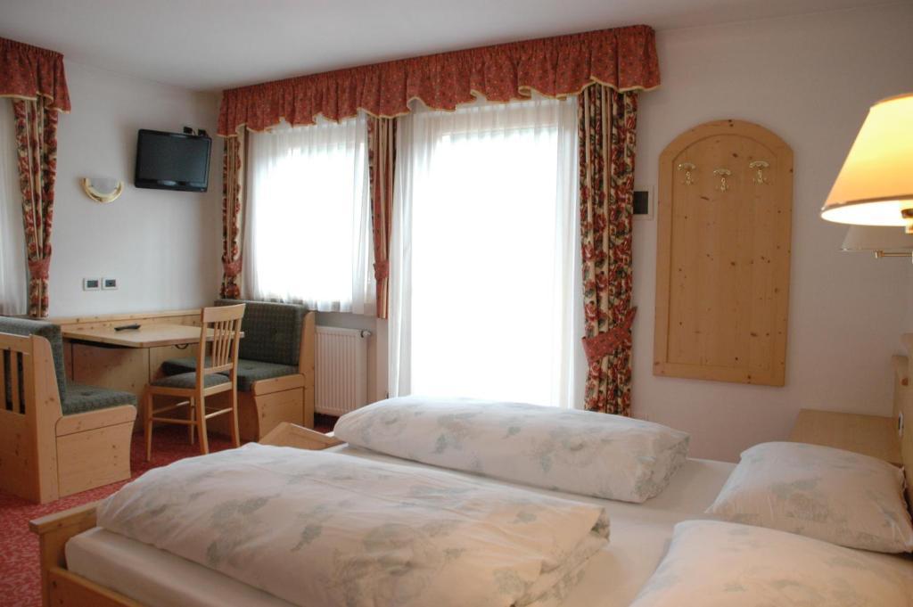 Hotel Falzares San Cassiano (Badia) Quarto foto